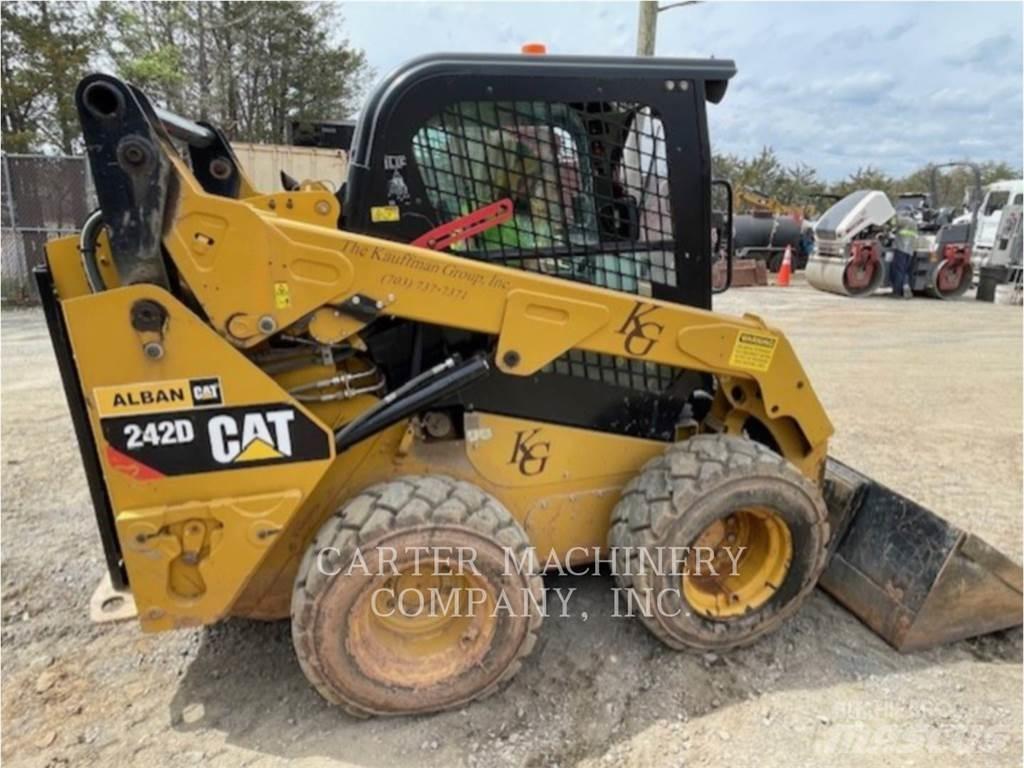 CAT 242D  스키드로더