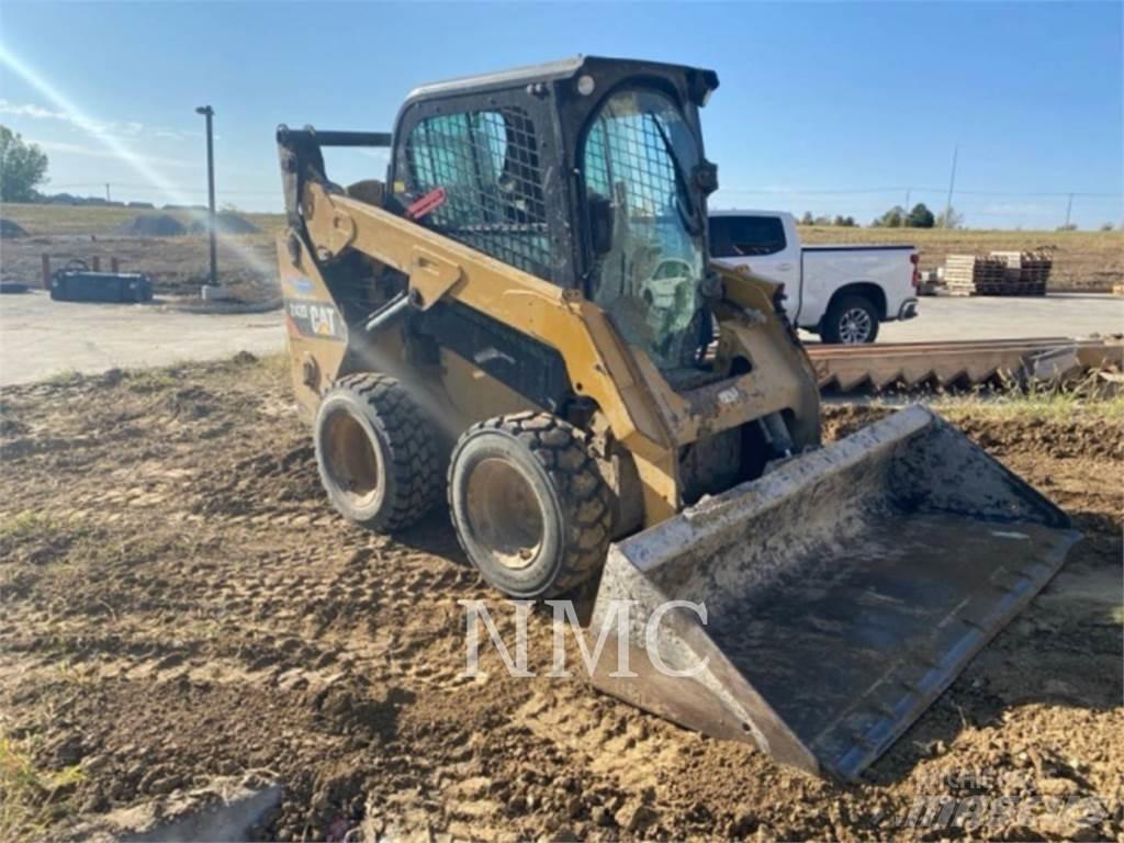CAT 242D  스키드로더
