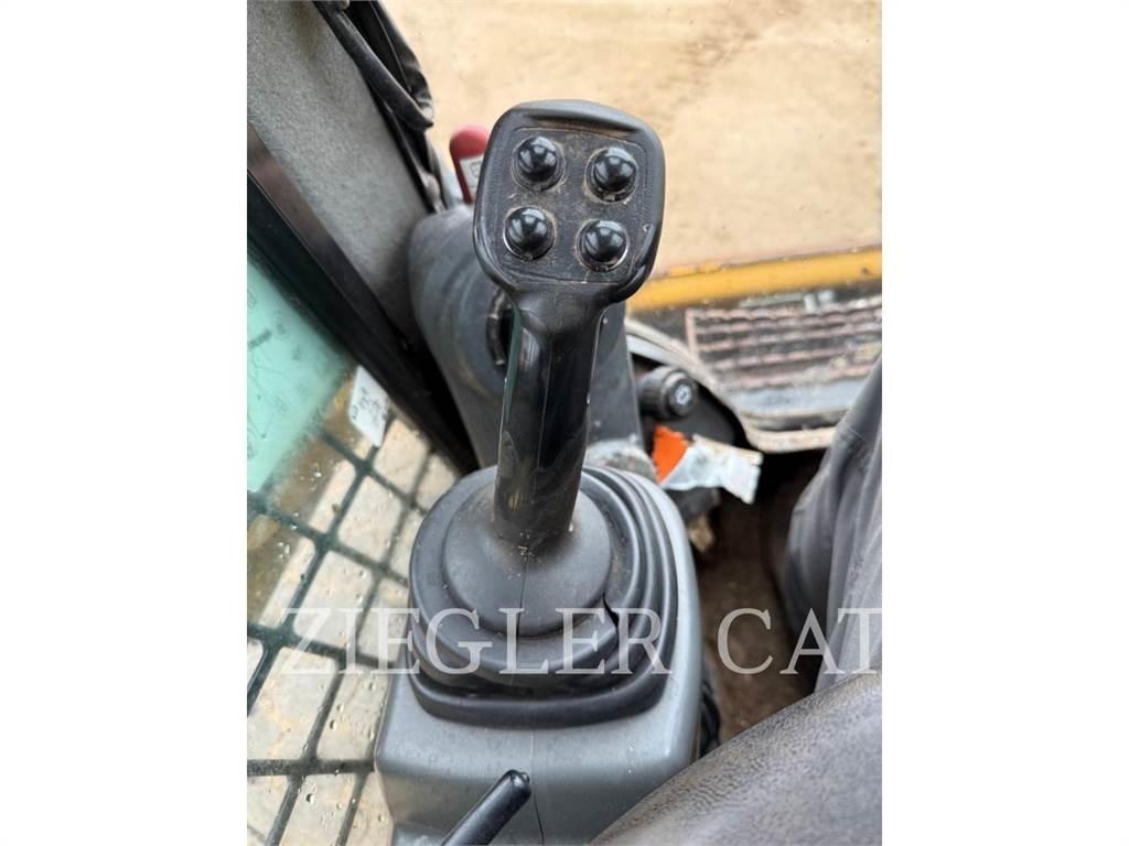 CAT 242D  스키드로더