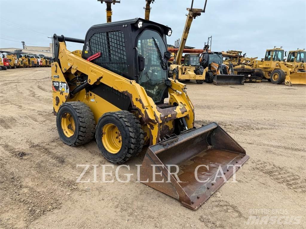 CAT 242D  스키드로더