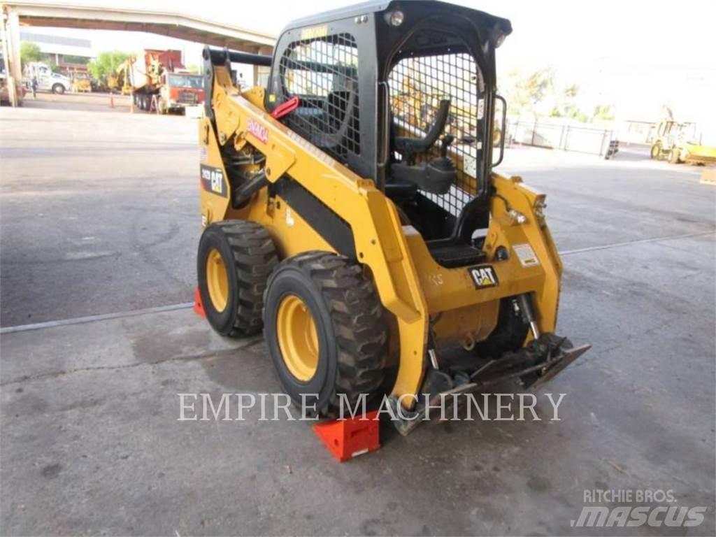 CAT 242D  스키드로더