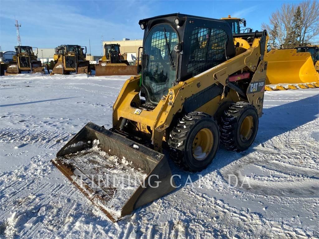 CAT 242D  스키드로더