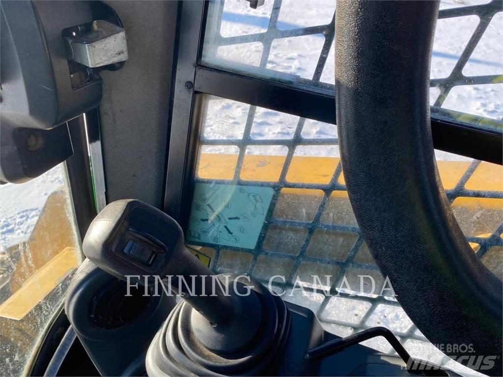 CAT 242D  스키드로더