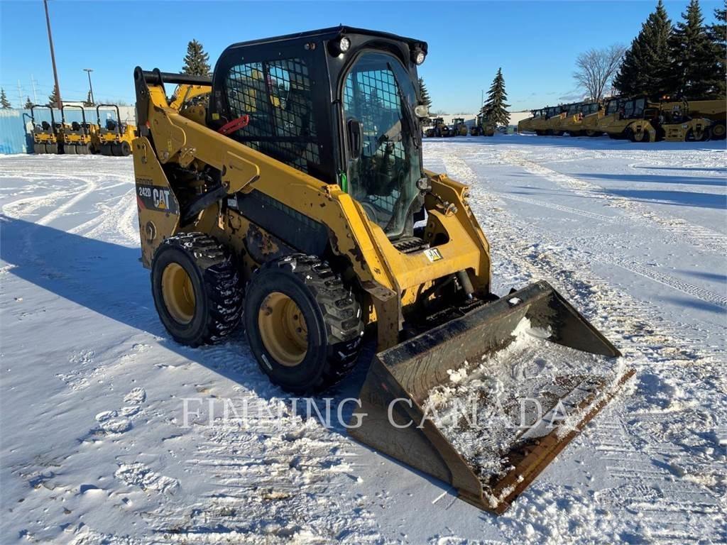 CAT 242D  스키드로더