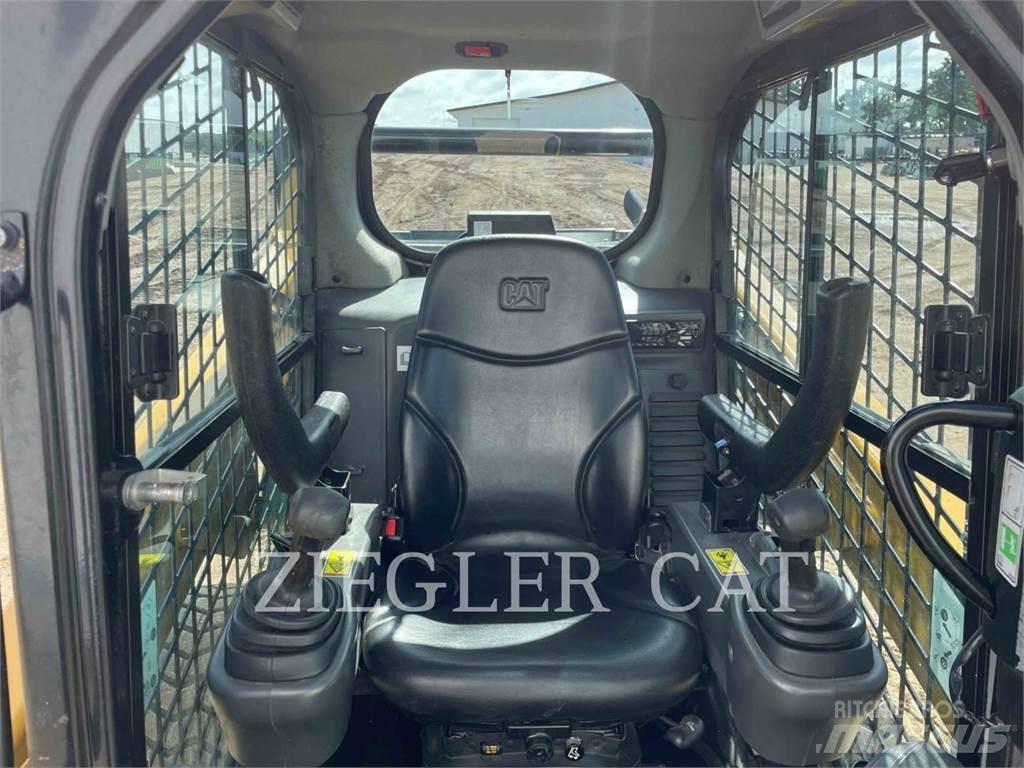 CAT 242D  스키드로더