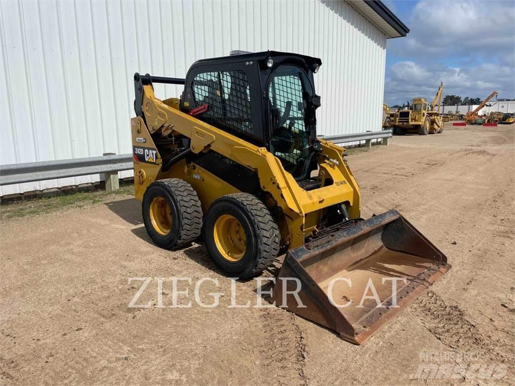 CAT 242D  스키드로더