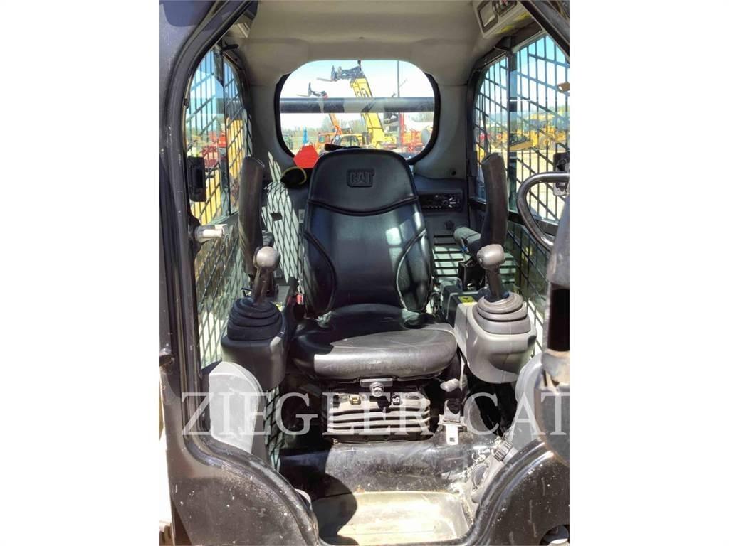 CAT 242D  스키드로더