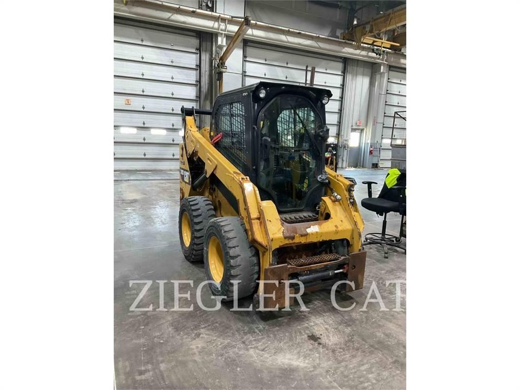 CAT 242D  스키드로더