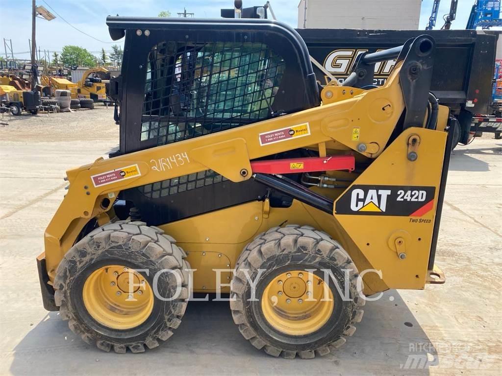 CAT 242D  스키드로더