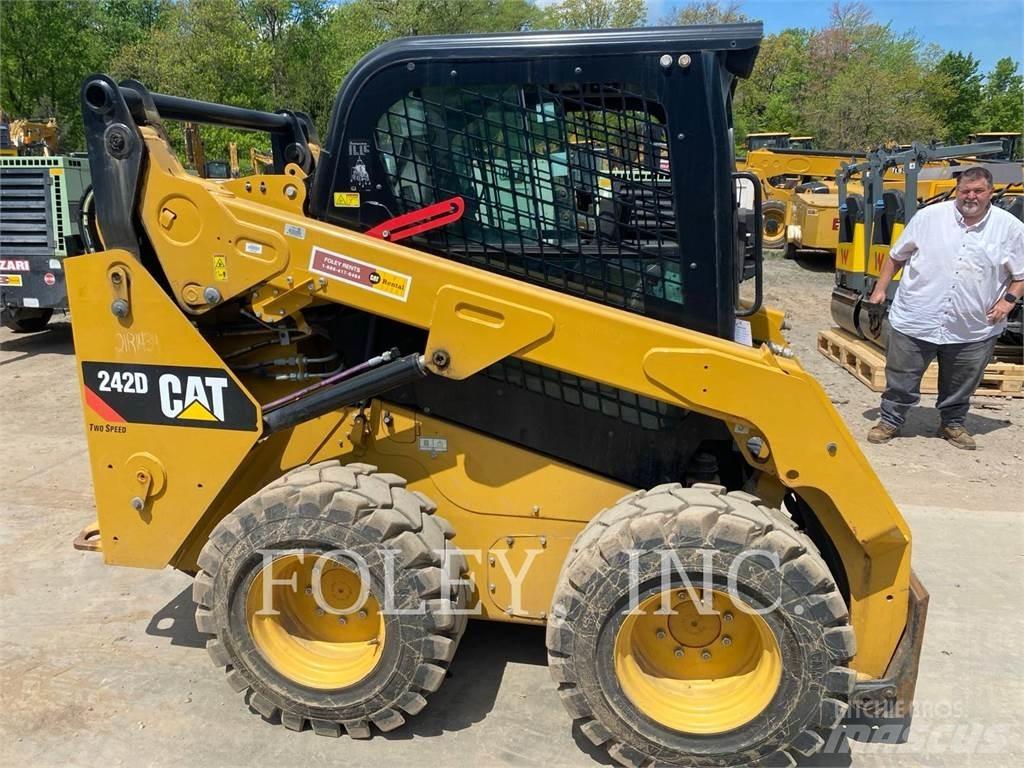 CAT 242D  스키드로더