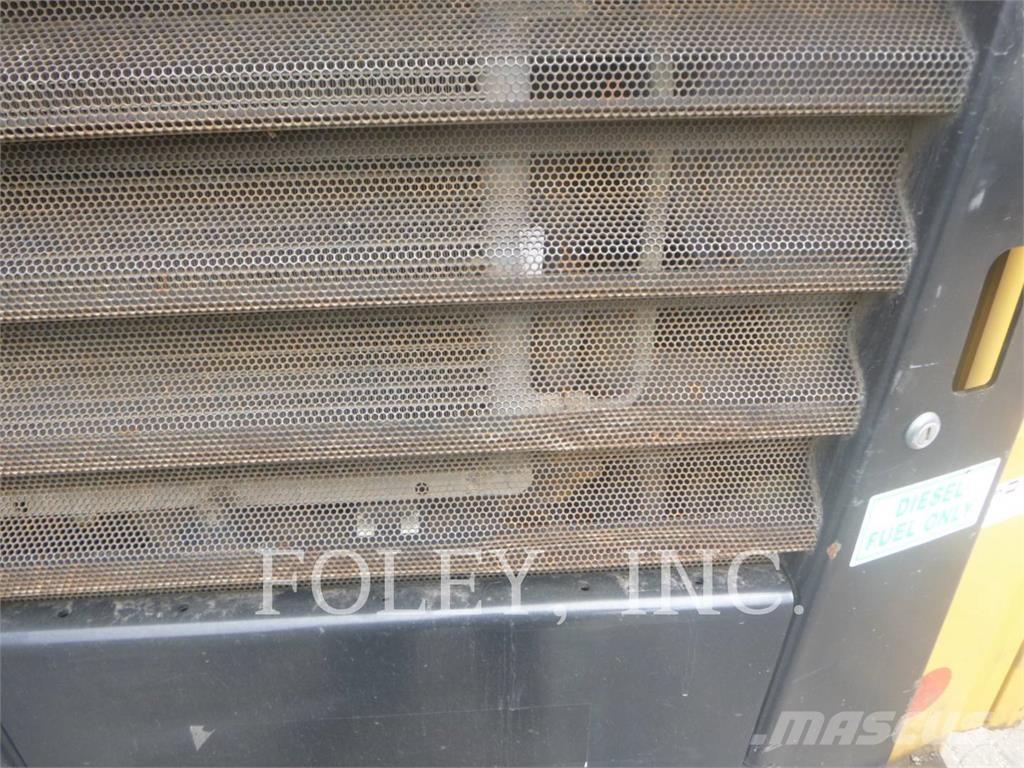 CAT 242D  스키드로더