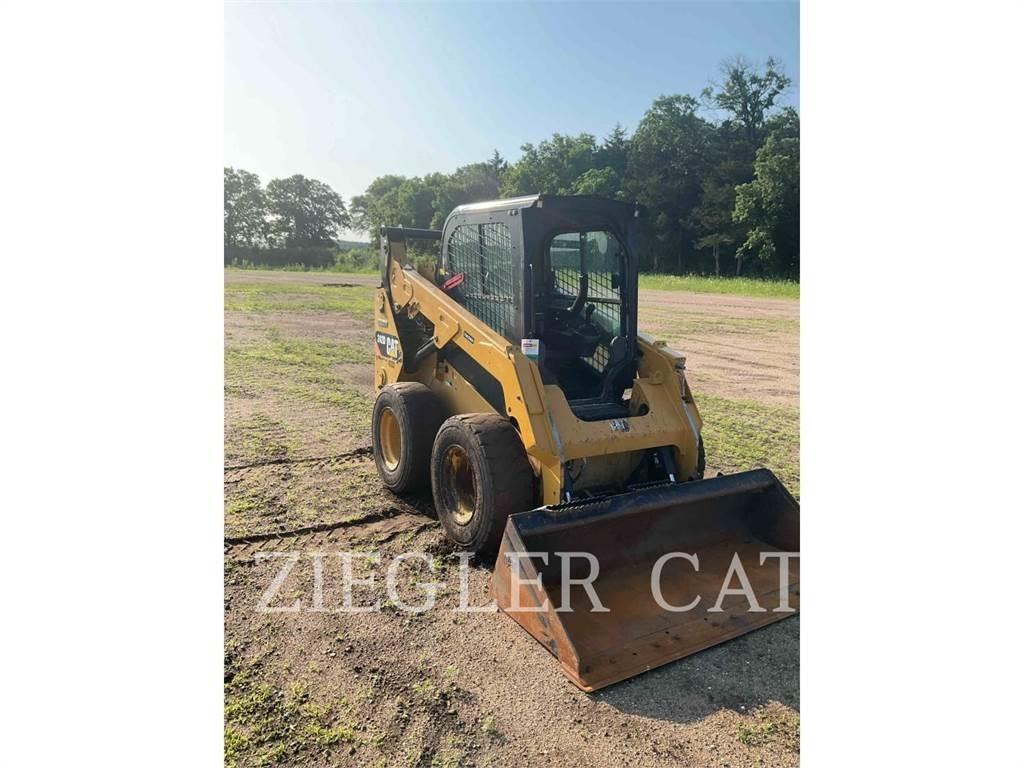CAT 242D  스키드로더