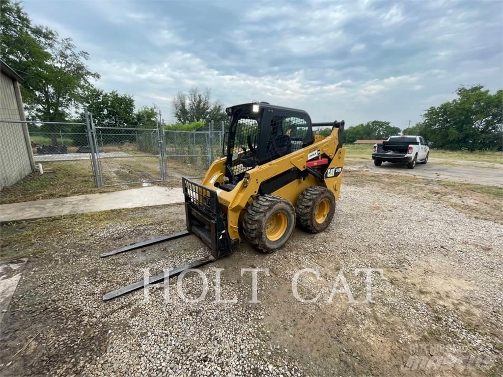 CAT 242D  스키드로더