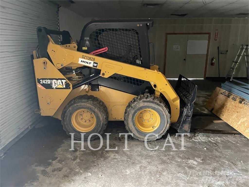 CAT 242D  스키드로더