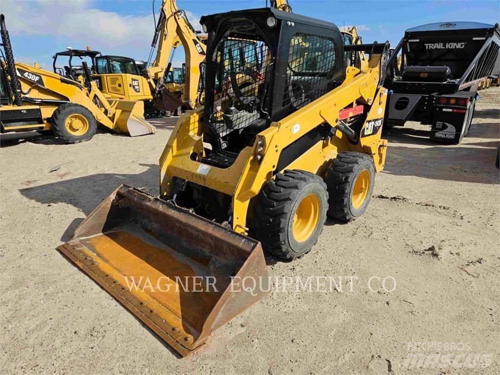 CAT 242D  스키드로더