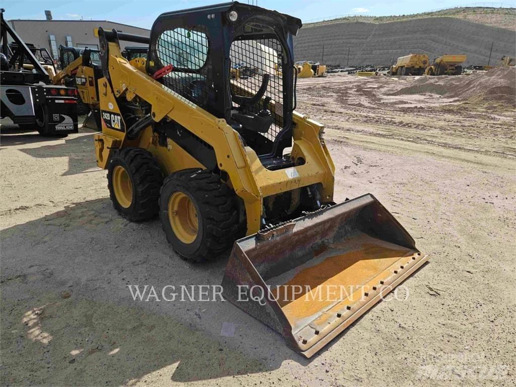 CAT 242D  스키드로더