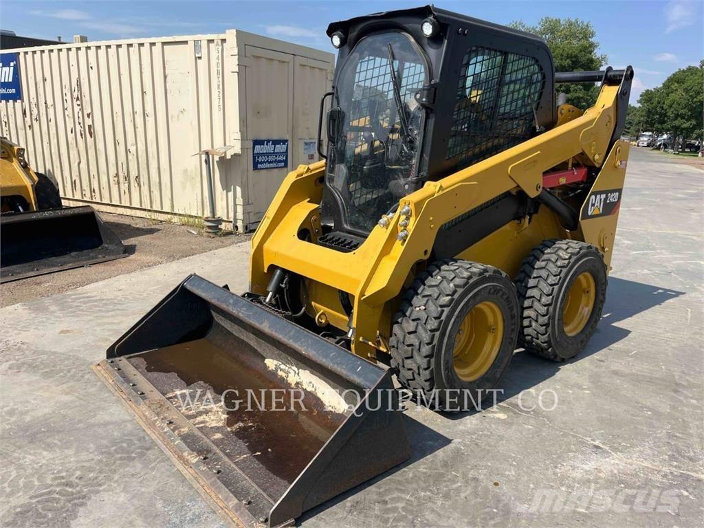 CAT 242D  스키드로더