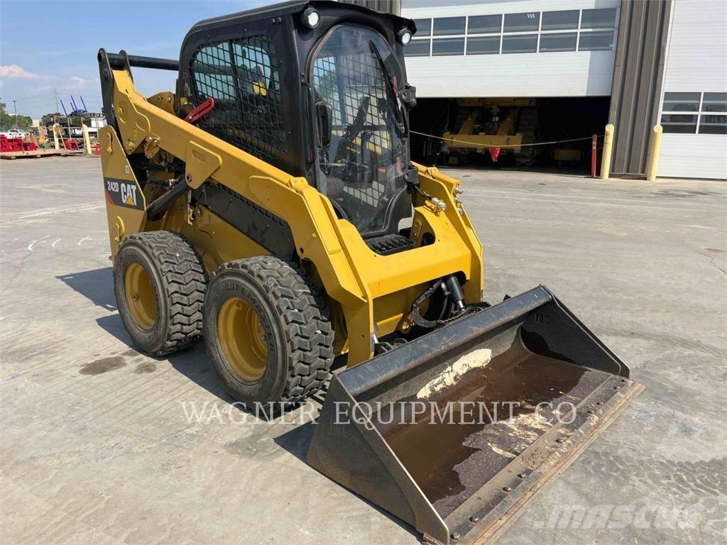 CAT 242D  스키드로더