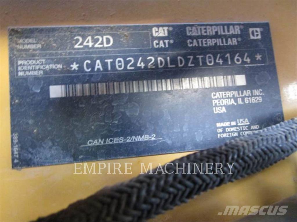 CAT 242D  스키드로더