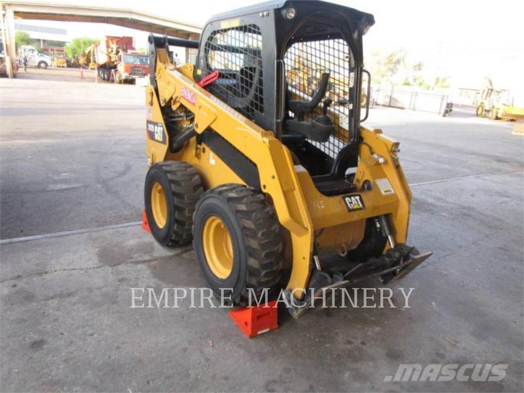 CAT 242D  스키드로더