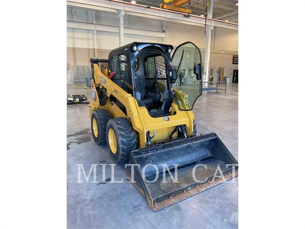 CAT 242D 3  스키드로더