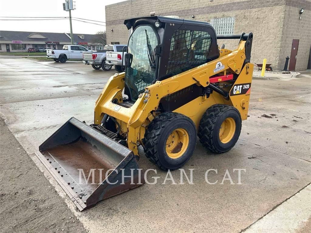 CAT 242D A2Q  스키드로더