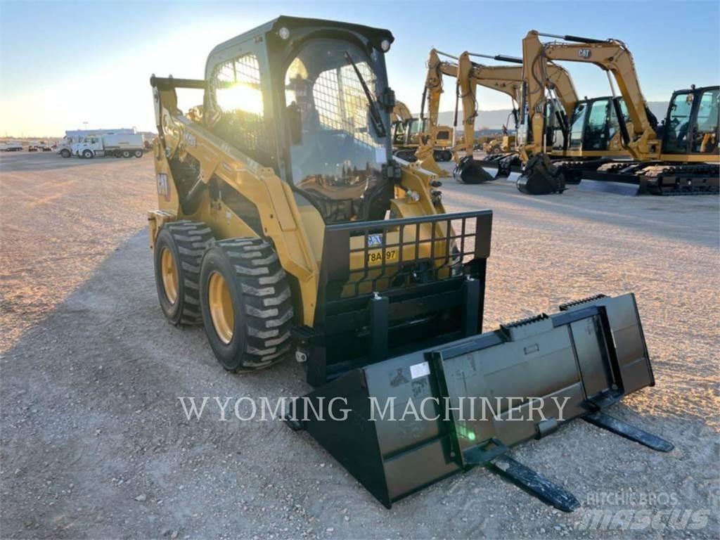 CAT 242D3  스키드로더