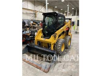 CAT 242D3  스키드로더