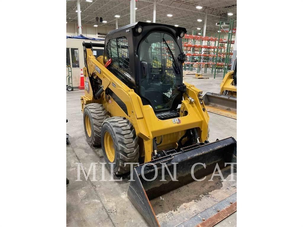 CAT 242D3  스키드로더