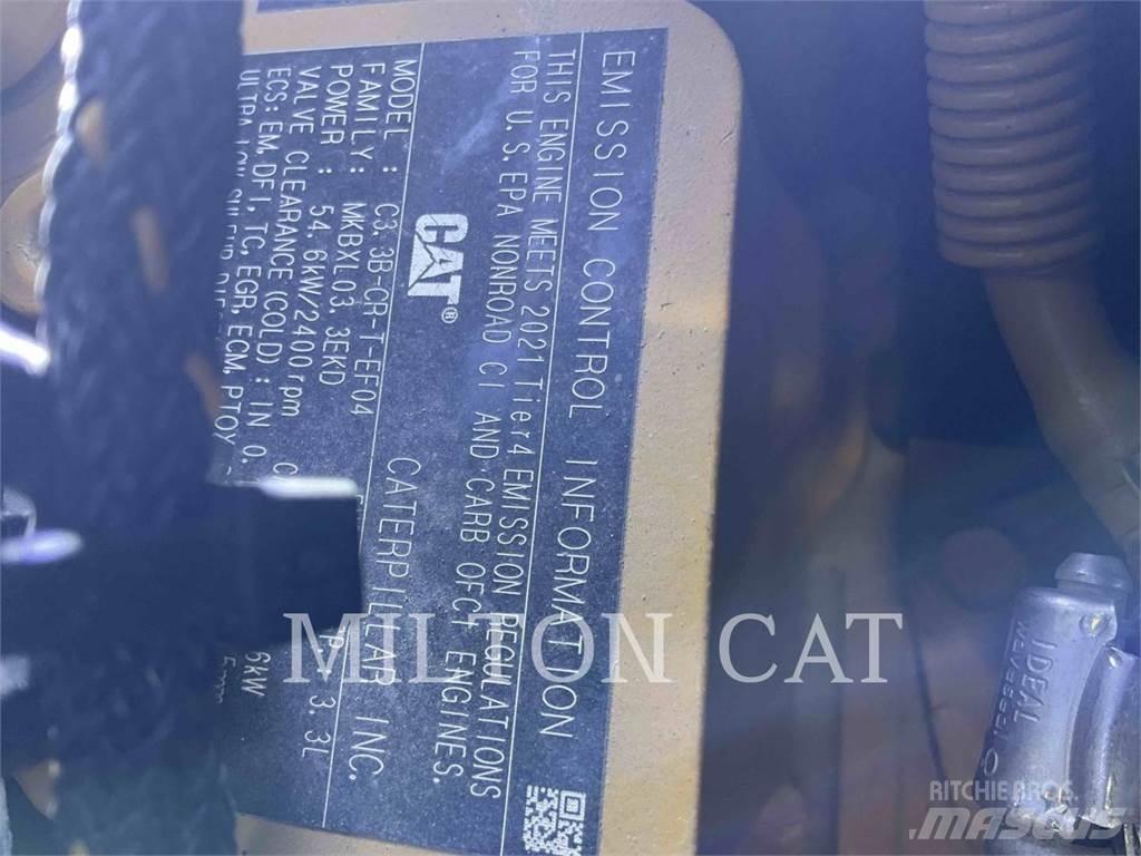 CAT 242D3  스키드로더