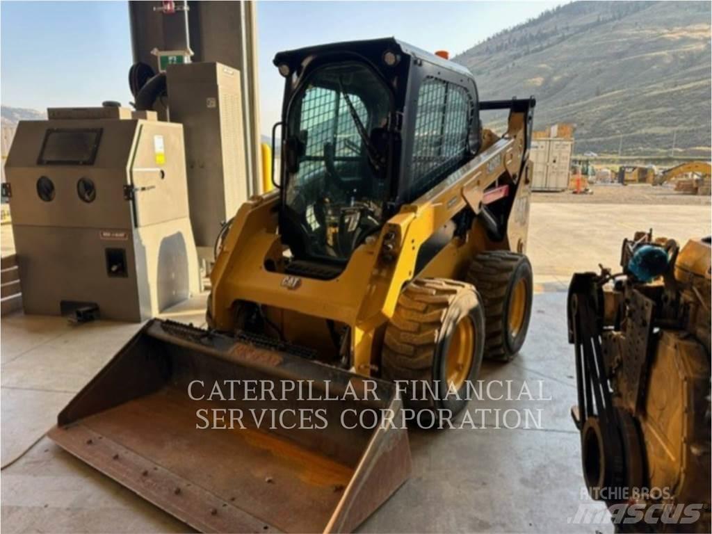 CAT 242D3  스키드로더