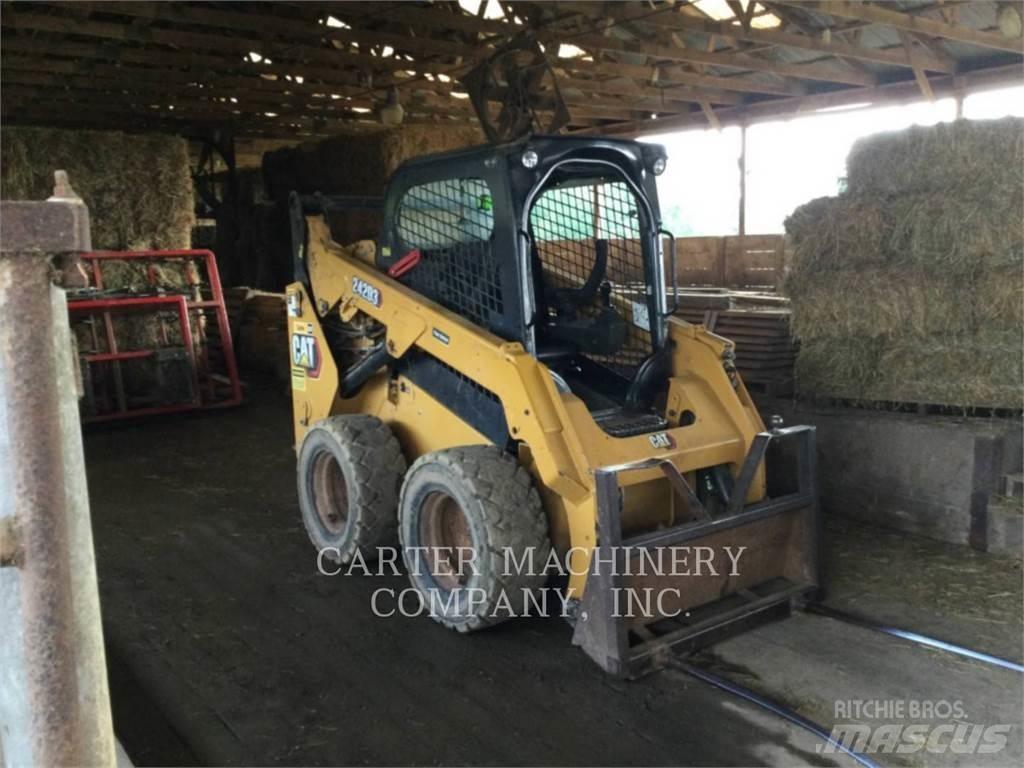 CAT 242D3  스키드로더
