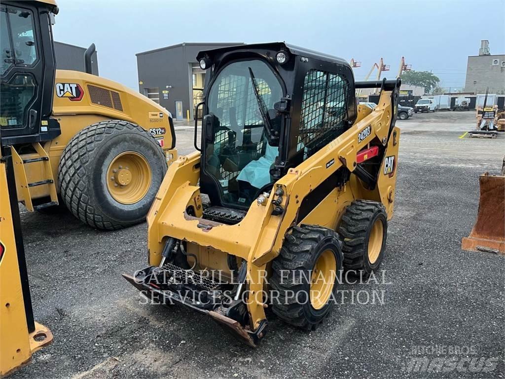 CAT 242D3  스키드로더