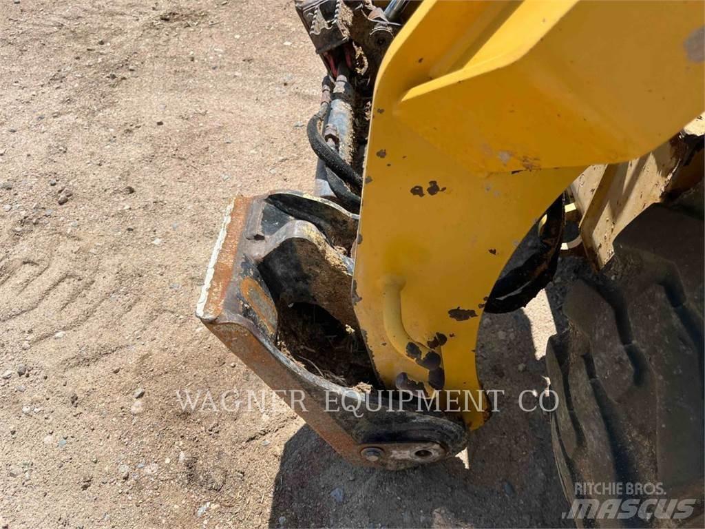 CAT 242D3  스키드로더
