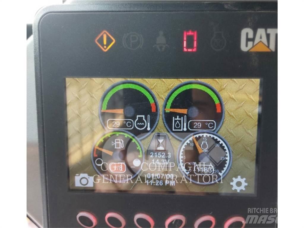 CAT 242D3  스키드로더