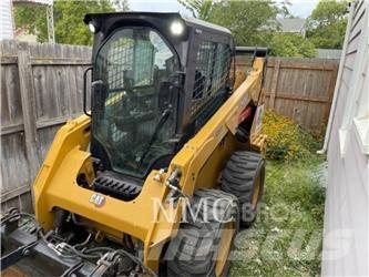 CAT 242D3  스키드로더