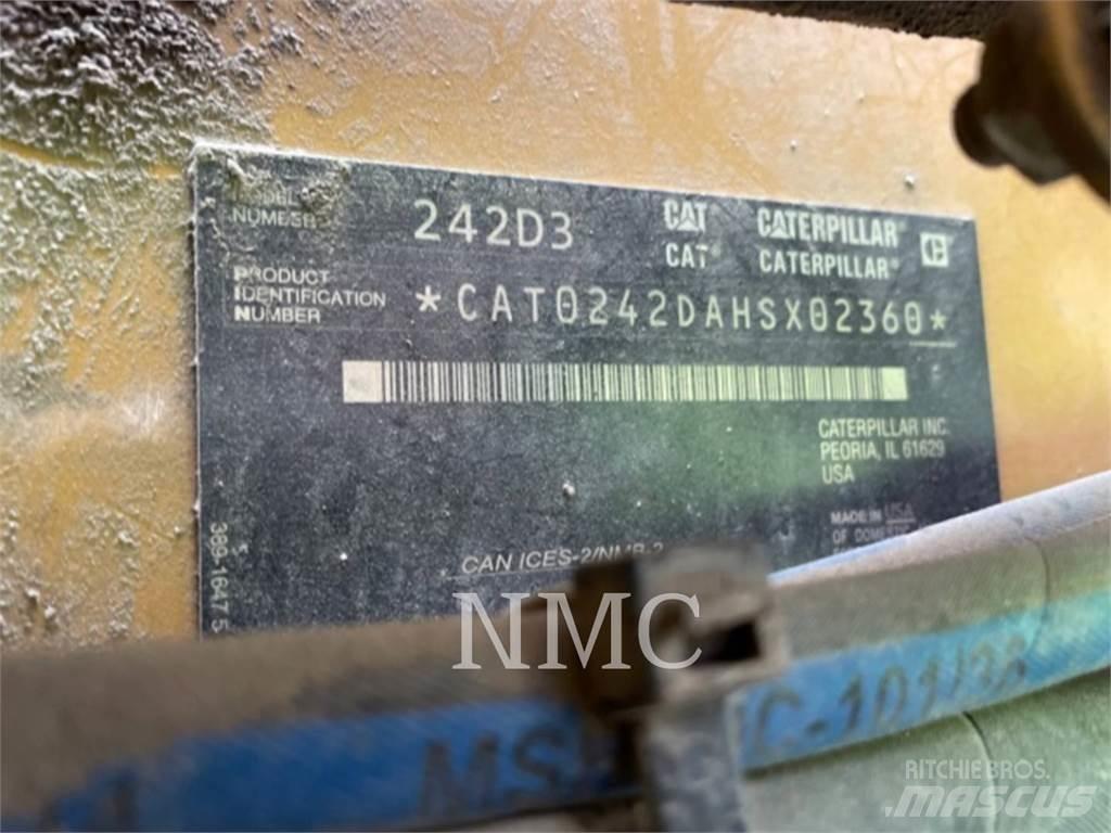 CAT 242D3  스키드로더