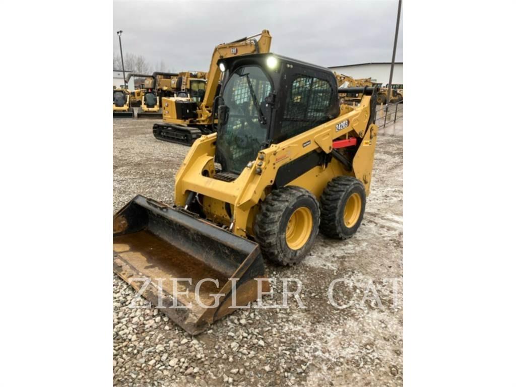 CAT 242D3  스키드로더