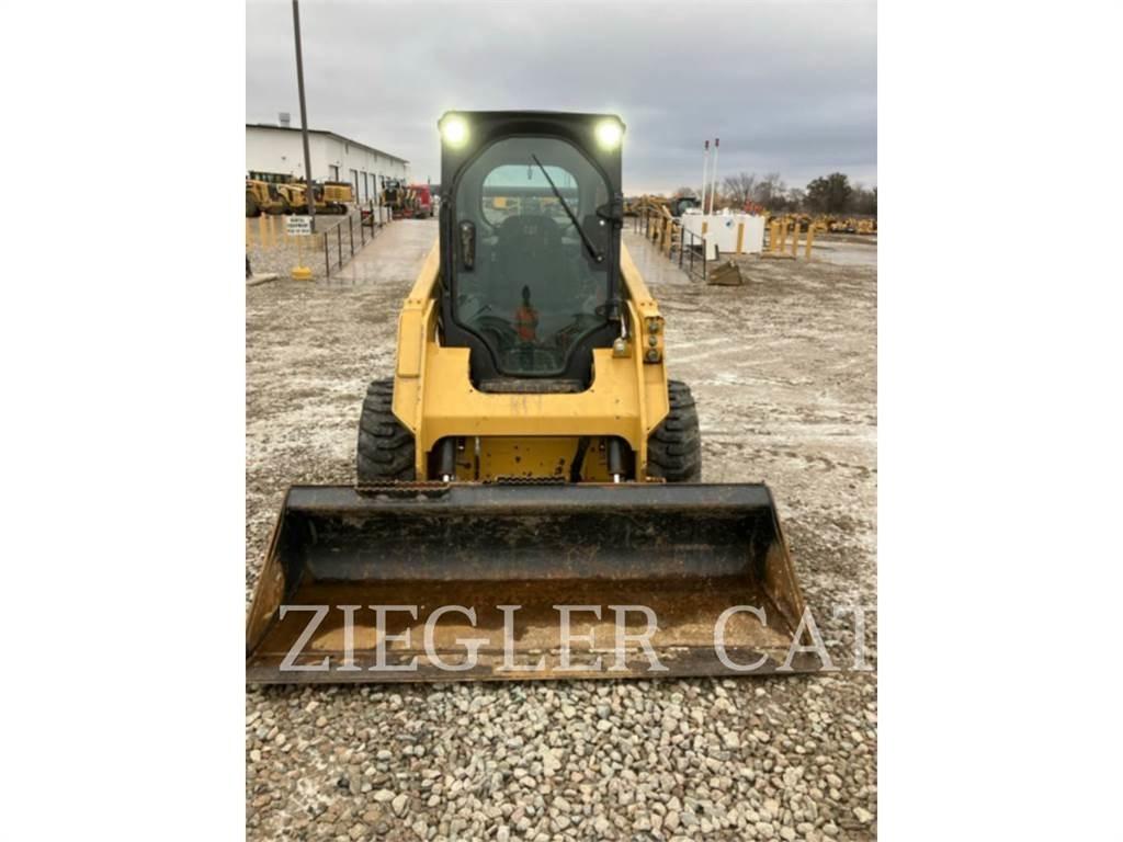 CAT 242D3  스키드로더