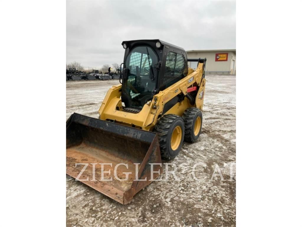 CAT 242D3  스키드로더
