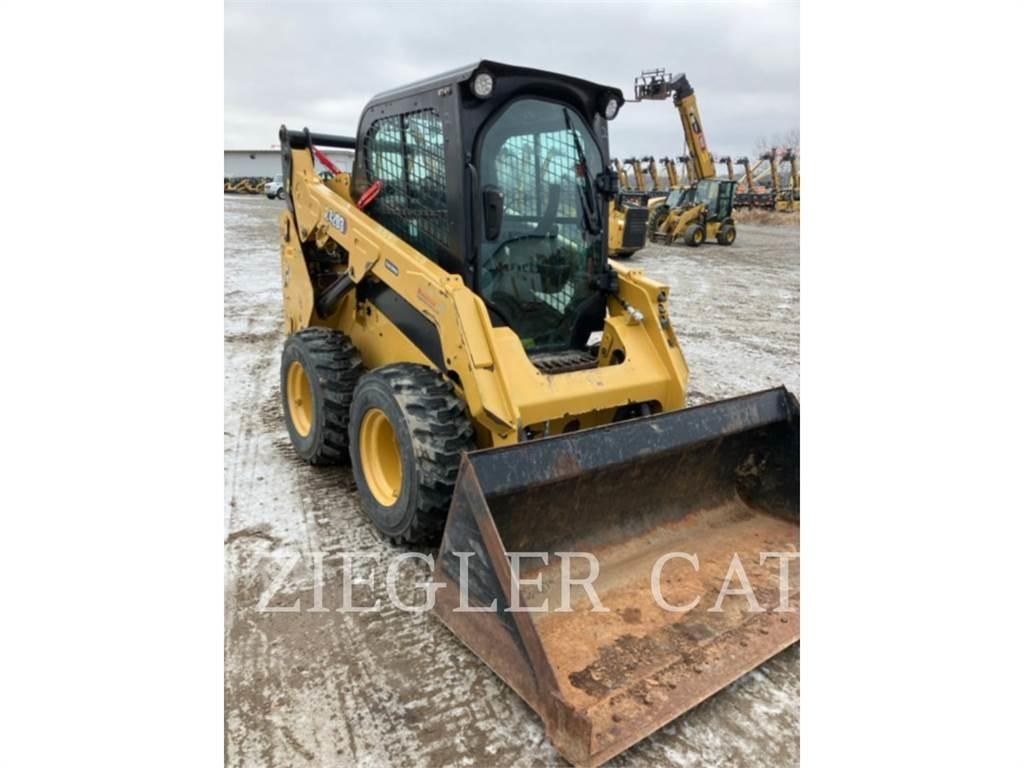 CAT 242D3  스키드로더