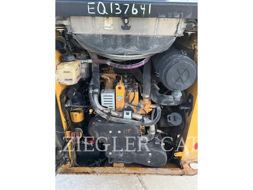 CAT 242D3  스키드로더