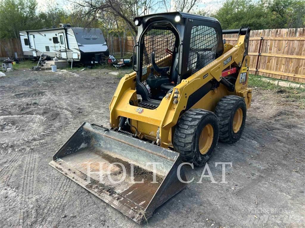 CAT 242D3  스키드로더