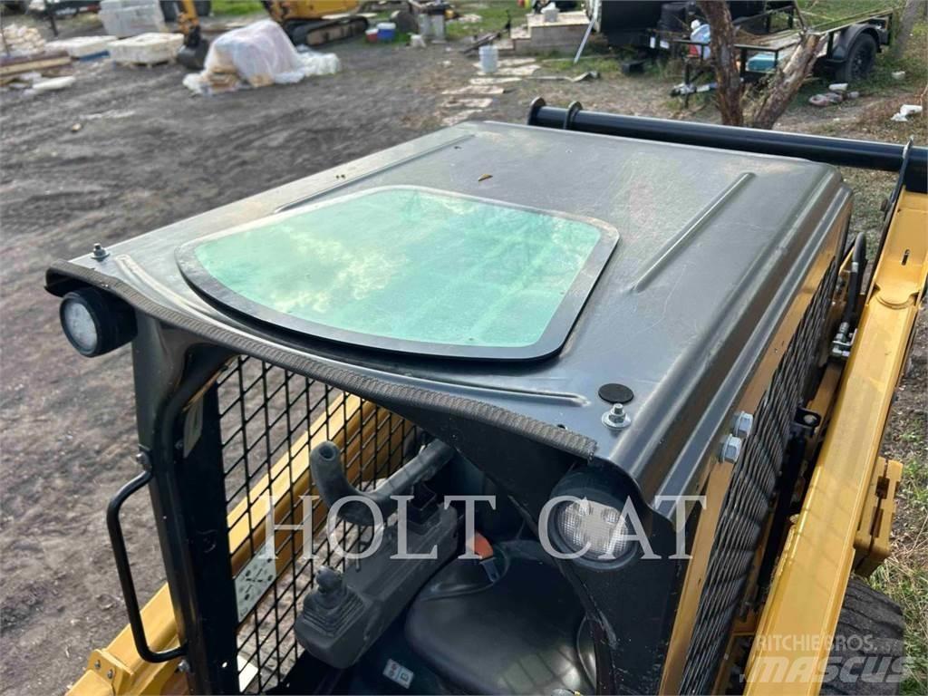 CAT 242D3  스키드로더