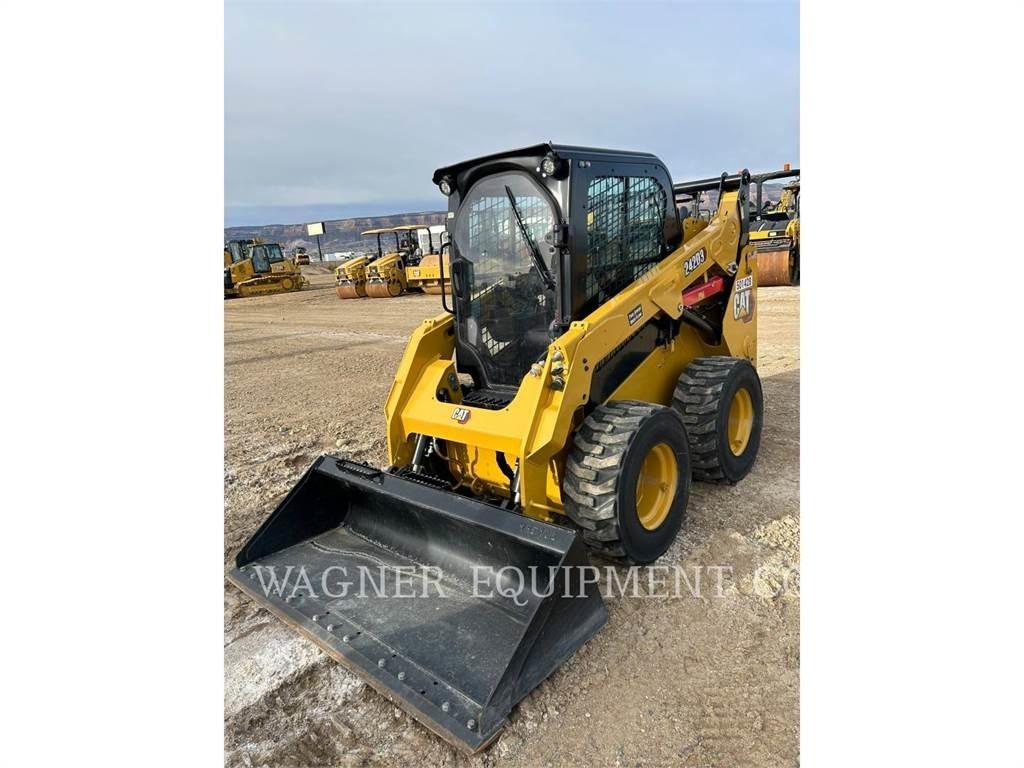CAT 242D3  스키드로더