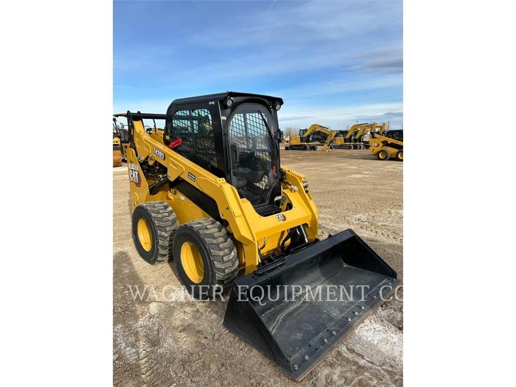 CAT 242D3  스키드로더