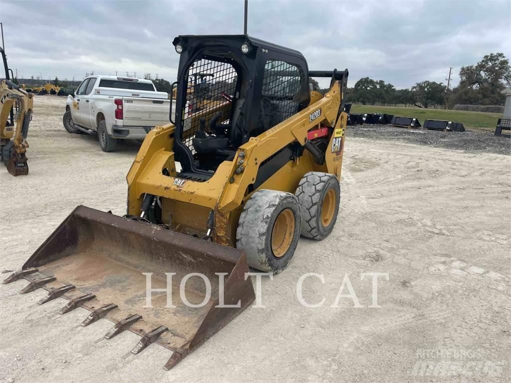 CAT 242D3  스키드로더