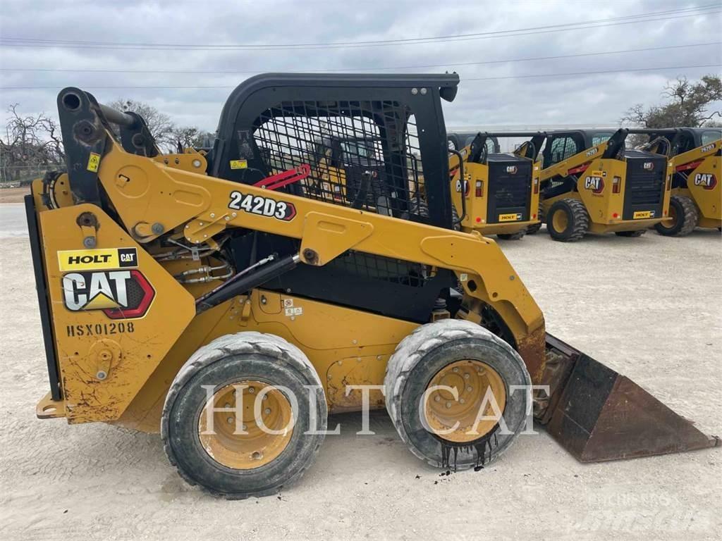 CAT 242D3  스키드로더
