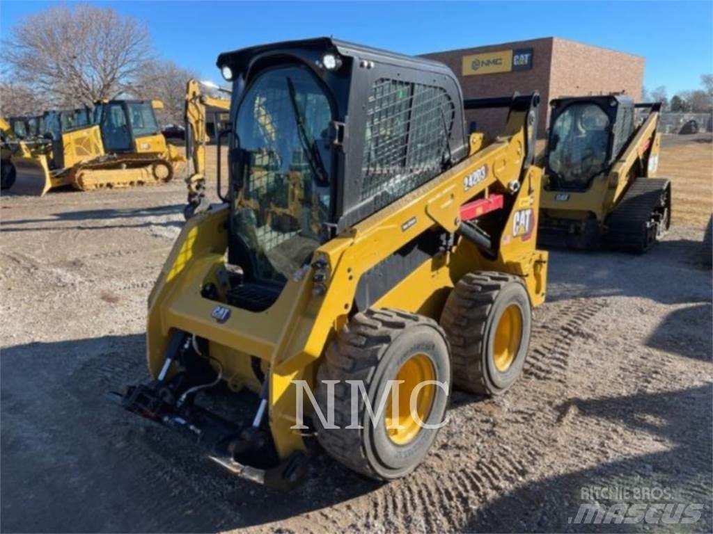 CAT 242D3  스키드로더