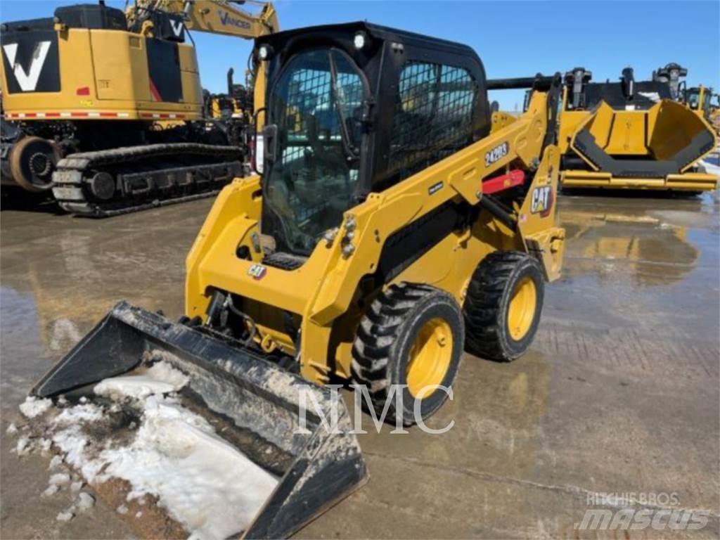 CAT 242D3  스키드로더